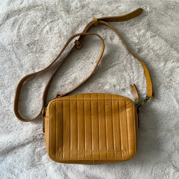 NWT Madewell The Transport Leather Camera Bag: Bubble Pleat Edition - Picture 4 of 12